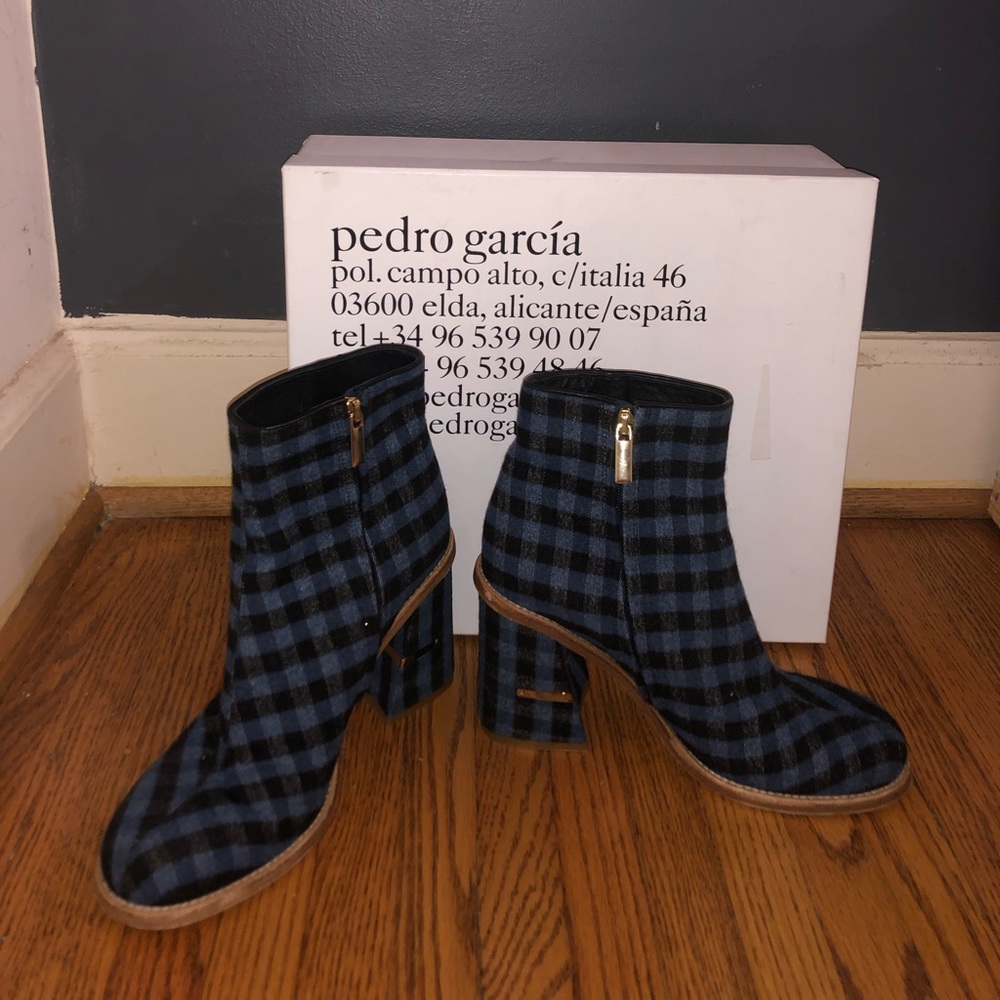 Toni blue booties